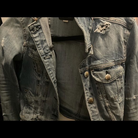 American eagle ladies denim jacket.  Great shape - Picture 4 of 4